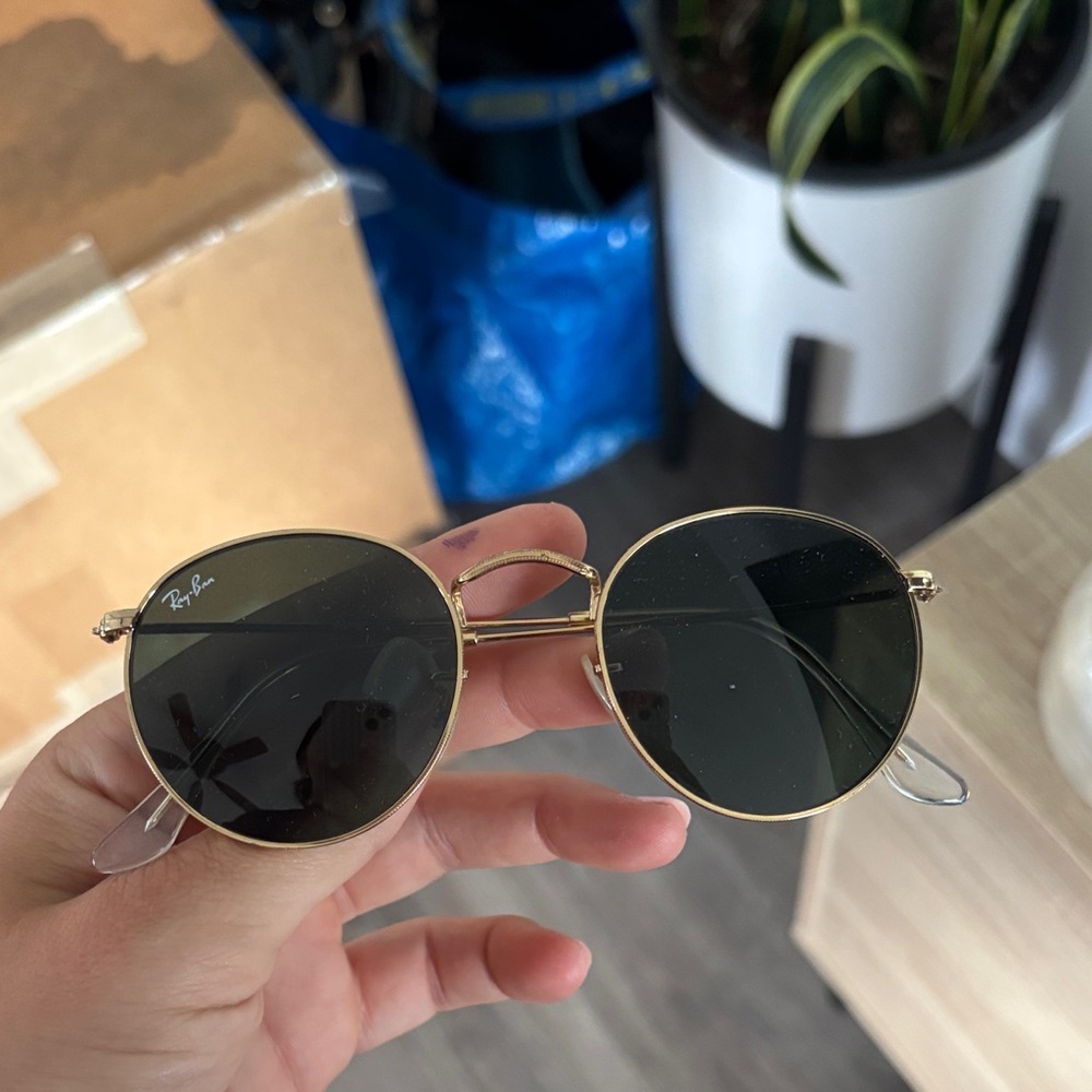 Ray-Ban Gold Frame Sunglasses with Dark Green Lenses